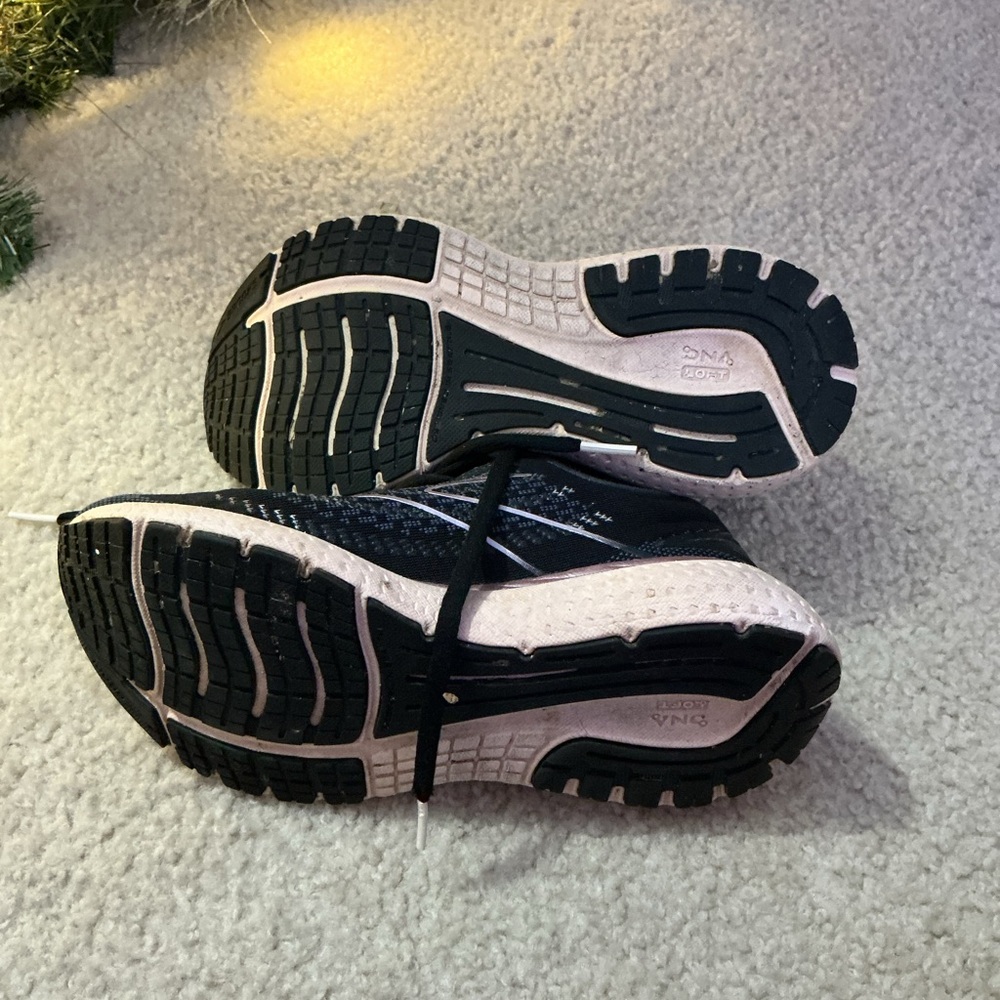 Brooks Women's Black and Light Pink Running Shoes - Picture 7 of 8